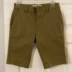 Top Man Man Shorts size 28 color green two front pockets inseam 9”